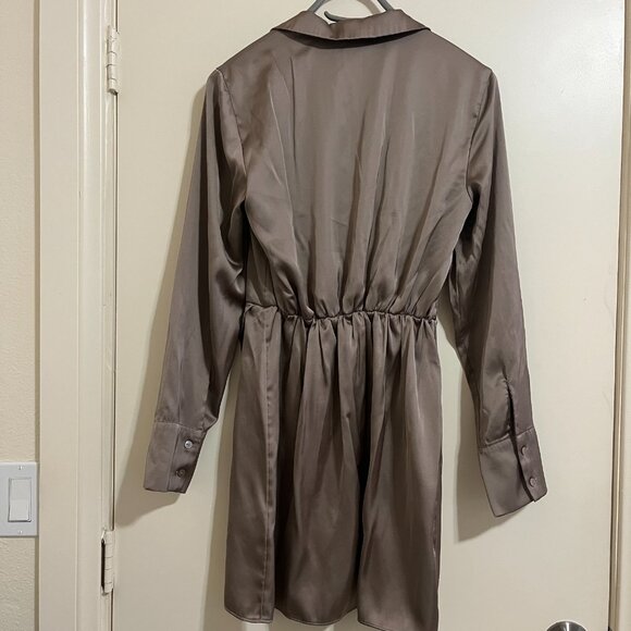 Abercrombie Fitch Satin Wrap Mini Dress Sz S Quiet Luxury Model Off-Duty Holiday - Picture 2 of 9